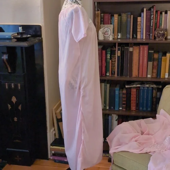 Vintage Pink Ruffle Nightgown and Robe Set - Picture 10 of 10